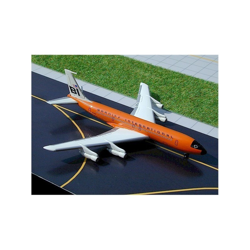 Model redukcyjny Boeing 707-327, skala 1/400, GeminiJets. Malowanie Braniff International, pomarańczowy kadłub.