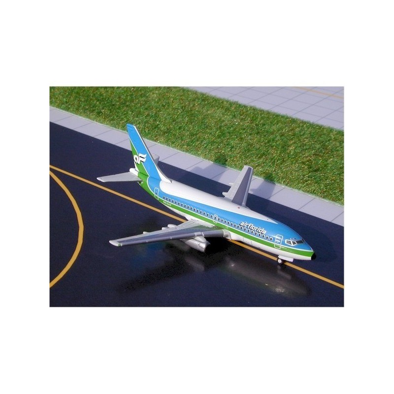 Model redukcyjny Boeing 737-200 Air Florida, skala 1:400. Malowanie Air Florida, detale producenta.