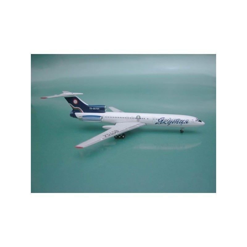 Model samolotu Tupolev Tu-154M Yakutia, skala 1/400, RA-85794, białe i niebieskie malowanie.