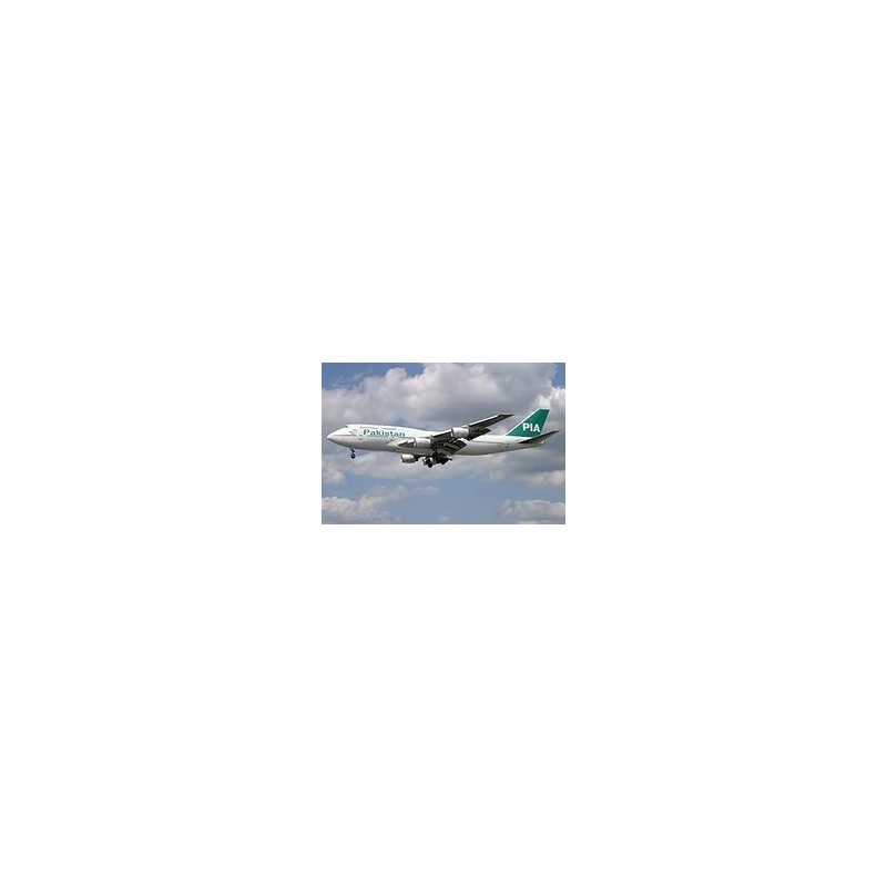 Model Boeing 747-300 PIA, skala 1:500. Białe malowanie z zielonymi akcentami i logo Pakistan International Airlines.