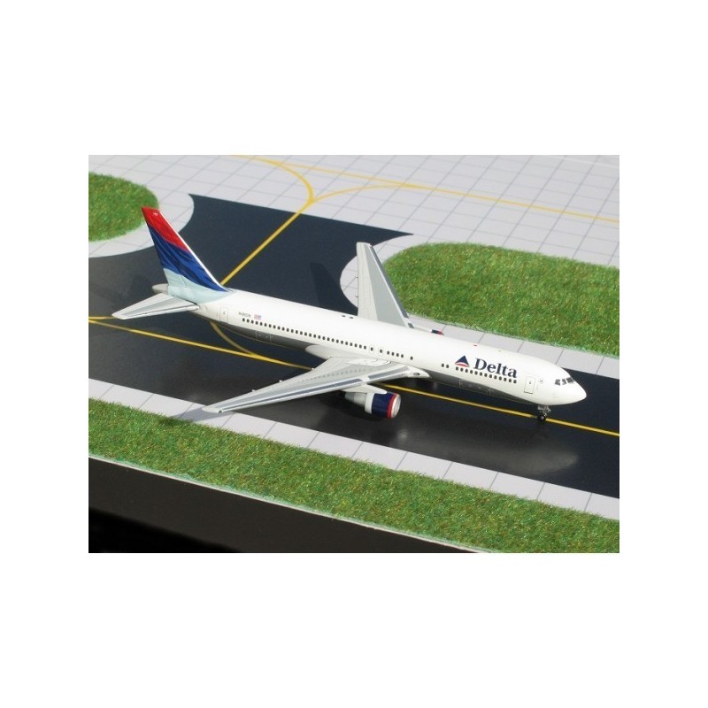 Model redukcyjny Boeing 767-300 Delta, skala 1/400. Malowanie linii Delta, rejestracja N185DN.