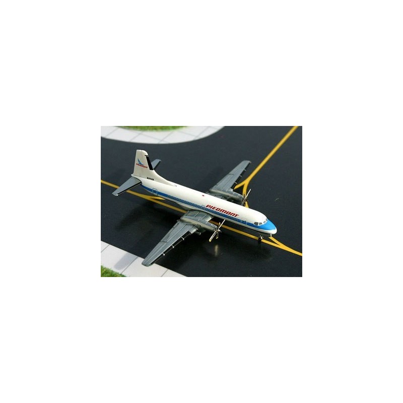 Model NAMC YS-11 PIEDMONT, 1:400, biały z niebieskim i czerwonym malowaniem.