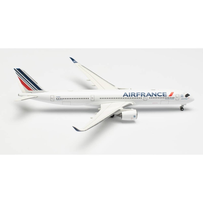 Model redukcyjny Airbus A350-900, skala 1:500, Herpa. Malowanie Air France, numer rejestracyjny F-HTYC.