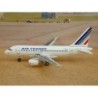 Model samolotu Air France, F-GUGI, skala 1:200, biały z niebiesko-czerwonymi detalami.