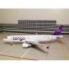 Model samolotu Airbus A320-200 Air Canada Tango, skala 1/200. Biały kadłub, purpurowy ogon i napis "tango".