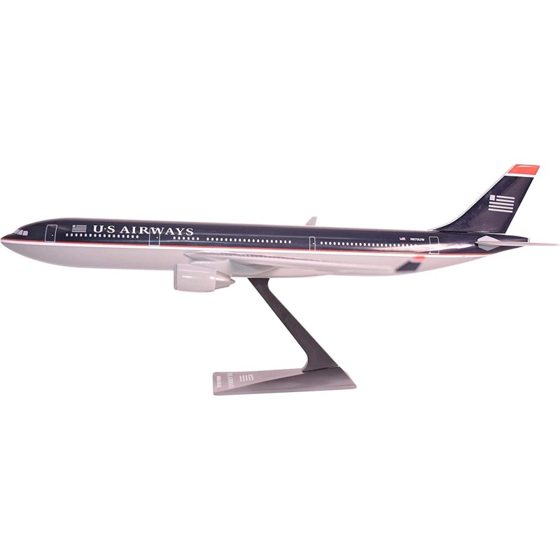 Model samolotu AIRBUS A330-300, skala 1:200, Hogan. Malowanie U.S Airways, czerwono-biało-czarne detale.