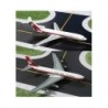 Model Boeing 727-200 Dan-Air London, skala 1/400, Gemini Jets. Biały kadłub, czerwone i niebieskie detale, logo linii lotniczej.