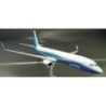 Model Boeing 737-900, skala 1:200. Biały kadłub z niebieskim paskiem, brak logo.