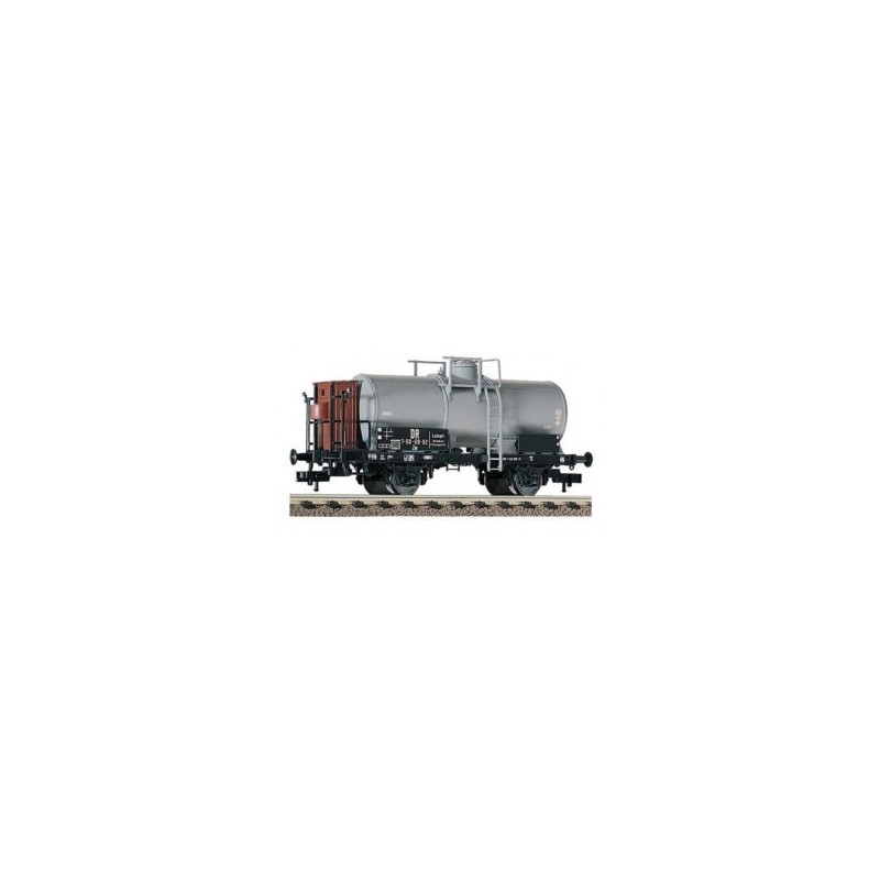 Wagon cysterna Zw DR ep.III, skala 1/87H0, srebrny zbiornik, czerwone drzwi, detale czarne.