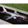 Model Boeing 757-200 American Airlines, skala 1/500, srebrny z czerwonymi akcentami.