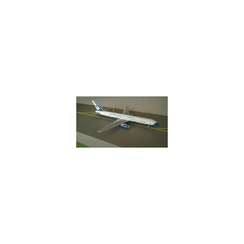 Model Boeing 757-200, skala 1/200, malowanie United States Of America, szczegółowy dwusilnikowy samolot pasażerski.