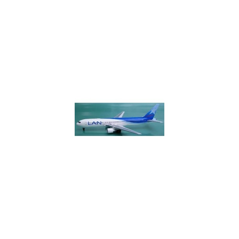 Model Boeing 767-300 LAN, skala 1/400, metalowy, w malowaniu linii LAN, rejestracja CC-CEK.