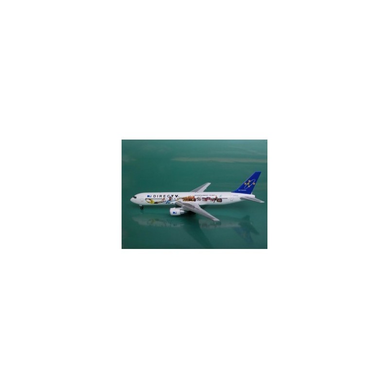 Model Boeing 767-300 Skymark "Directv", skala 1/400, Herpa Wings. Biały kadłub, niebieski ogon z logo, malowanie Directv.