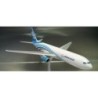 Model Boeing 767-300BCF, skala 1:200. Biały kadłub, niebieskie paski i logo Boeing.