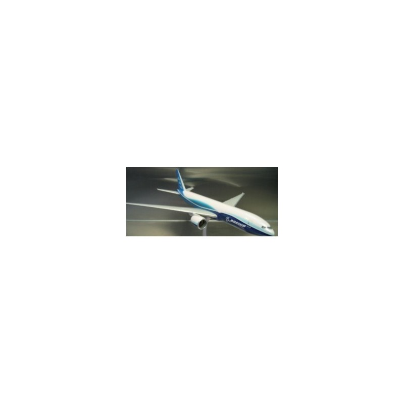 Model redukcyjny Boeing 777-200F, skala 1:200. Biały kadłub z niebieskimi akcentami, logo linii lotniczej.