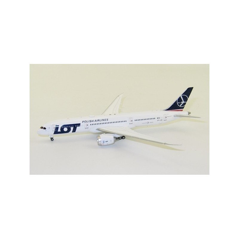 Model Boeing 787-9 Dreamliner, skala 1:200, LOT. Biały kadłub, logo LOT Polish Airlines.