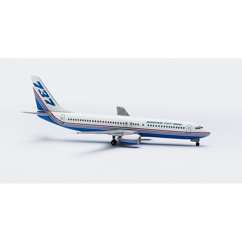 Model redukcyjny Boeing 737-800, skala 1:200, Herpa. Biały kadłub, niebiesko-czerwone paski.