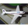 Model samolotu Douglas DC-3 PBA, skala 1:250. Biały kadłub, czerwono-błękitne malowanie, detale PBA.