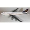 Model redukcyjny Boeing 747-400 Singapore Airlines, skala 1:500, Herpa. Biały kadłub, ciemnobłękitne skrzydła i ogon z logo lini