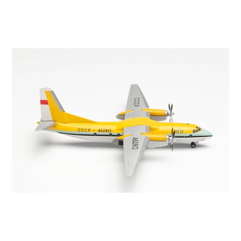 Model samolotu Antonov AN-24B, skala 1:200, Herpa. Malowanie Aeroflot, CCCP-46280.