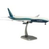 Model redukcyjny Boeing 777-300, skala 1:200, Hogan. Biały kadłub, malowanie Boeing.