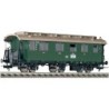 Model wagonu pasażerskiego AB 3 kolei DB, skala 1:87, zielony z beżowym dachem.