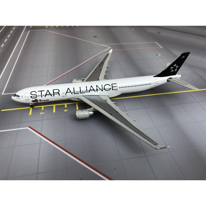 Model Airbus A330, skala 1:400, Phoenix. Malowanie Thai, Star Alliance.
