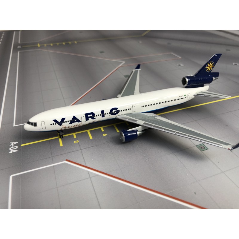 Model samolotu McDonnell Douglas MD-11, skala 1:400, producent Phoenix, malowanie Varig.
