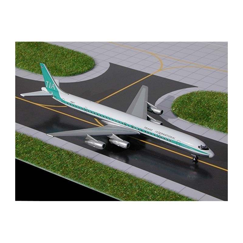 Model samolotu DC-8-61, skala 1:400, GeminiJets. Malowanie linii Trans International Airlines.