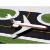 Model redukcyjny VC10, skala 1:400, GeminiJets. Malowanie Middle East Airlines, biały kadłub z czerwonymi akcentami.