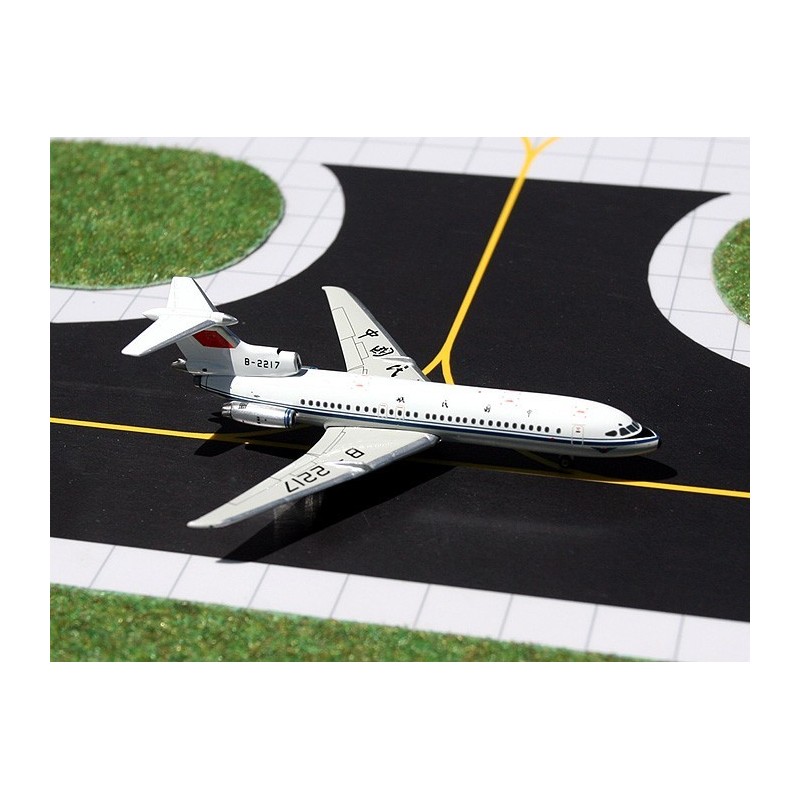 Model samolotu Hawker-Siddeley Trident, skala 1:400, GeminiJets. Biały kadłub, oznaczenia B-2217.