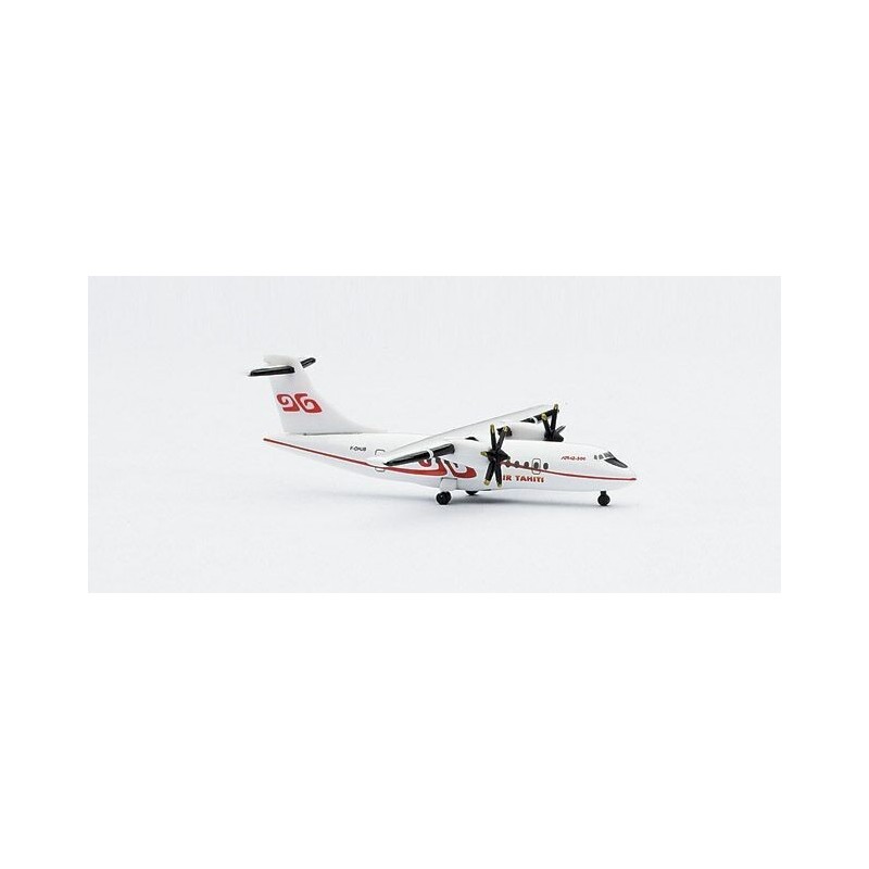 Model samolotu Air Tahiti ATR-42, skala 1:500, HERPA. Biały kadłub, czerwone akcenty, logo linii lotniczych.